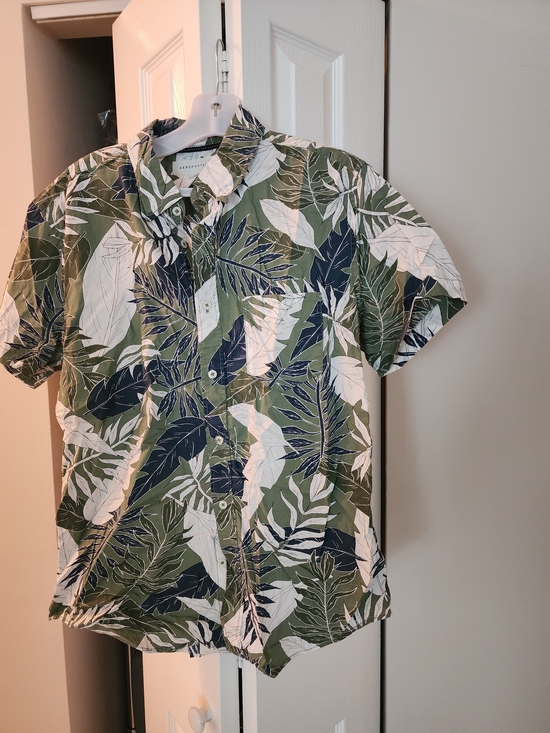 Aeropostale Other - Aeropostale Green Navy White Tropical Leaf Button-Down Shirt